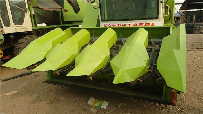 玉米收獲機(jī)