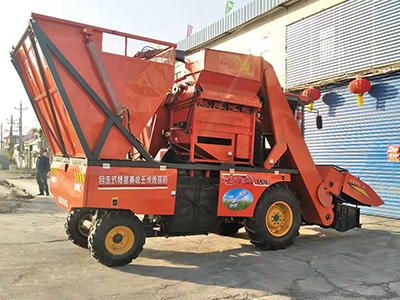 四行玉米割臺(tái)