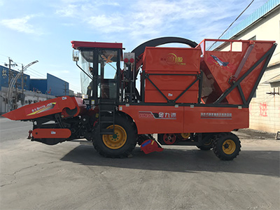 玉米秸稈青儲(chǔ)回收機(jī)