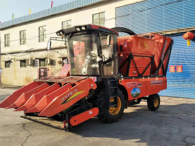 玉米青儲(chǔ)收割機(jī)